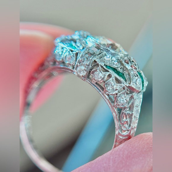Art Deco Platinum Diamond Emerald Engagement Ring - Picture 10 of 17